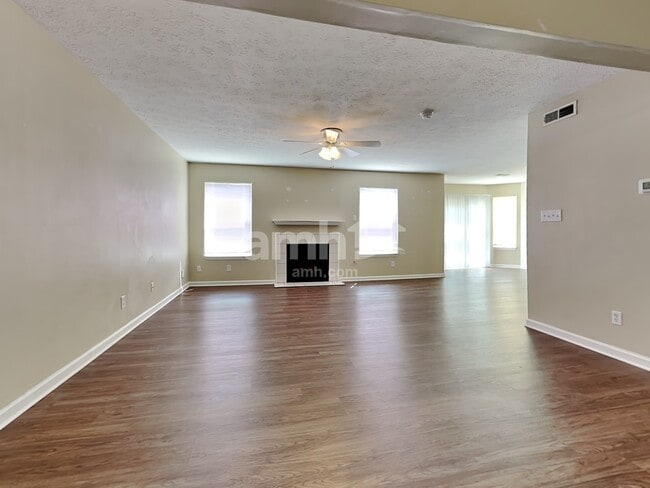 Photo - 5525 Breaburn Rd