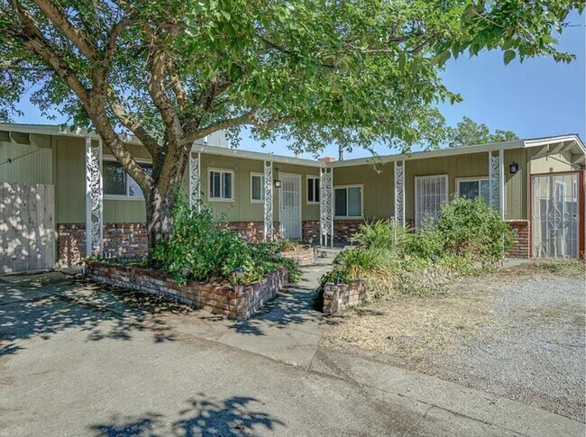 Photo - Available for Move In 3 Bed, 2.5 Bath Home...