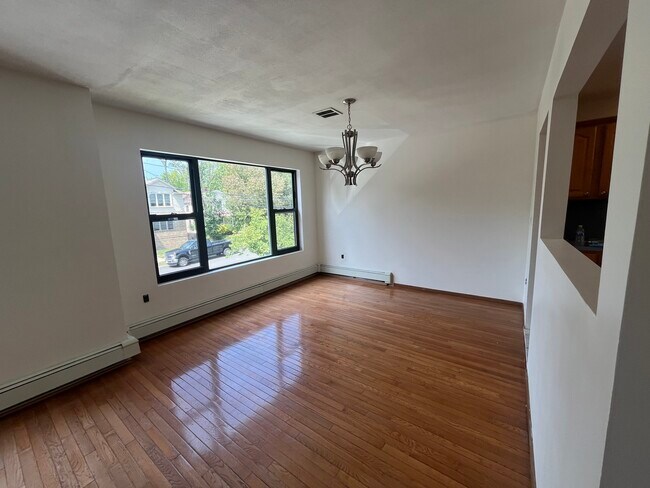 Photo - 170 Detroit Ave Casa