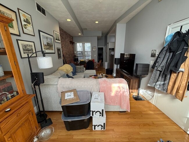 Photo - 146 W Fourth St Unit 1