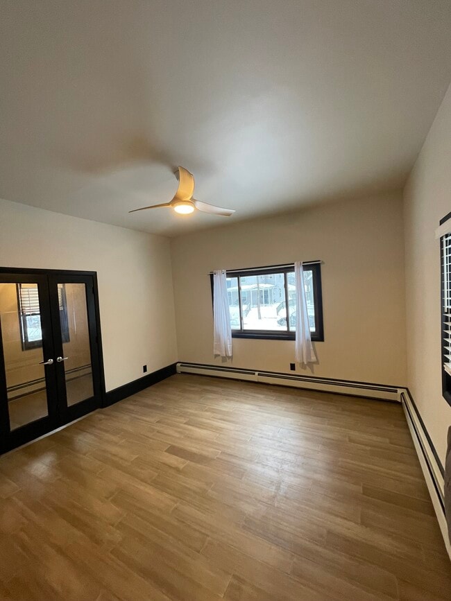 Photo - 824 Russell Ave N