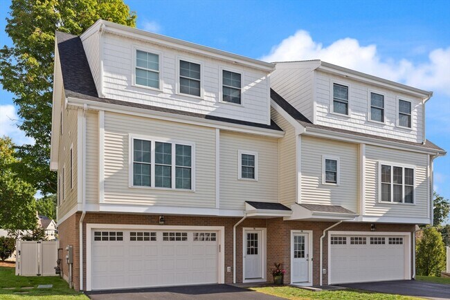 Photo - 252 Nahatan St