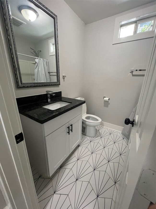 Photo - 220 Redan St