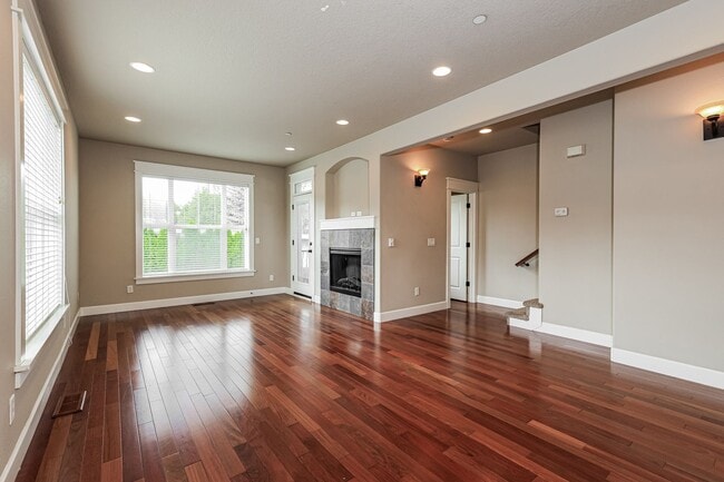 Photo - End unit 3BD 2.5BA + Loft +  Tri Level Townhouse w/Garage + AC + Balcony + Washer/Dryer