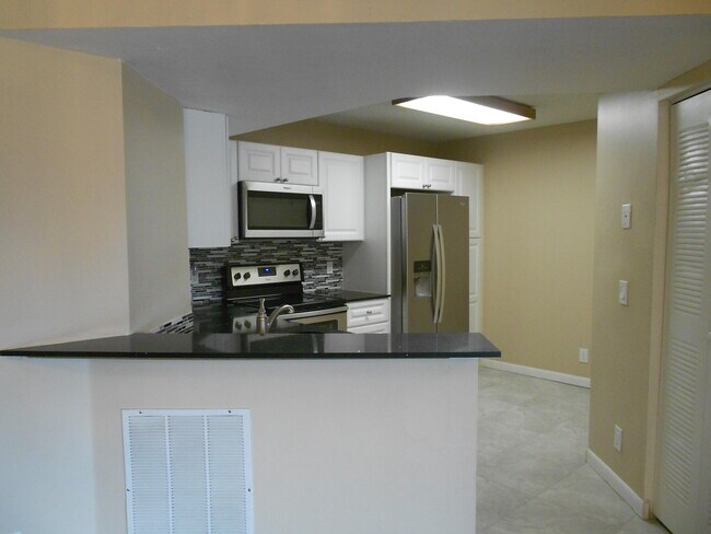Photo - 8977 Wiles Rd Unidad 203