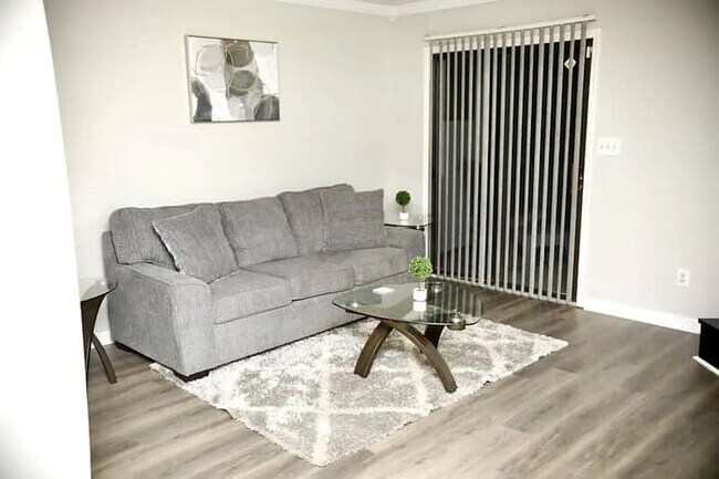 Room in Condo on Forest View Dr