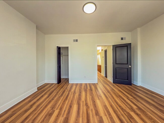 Photo - 4925 S Champlain Ave Unit 2