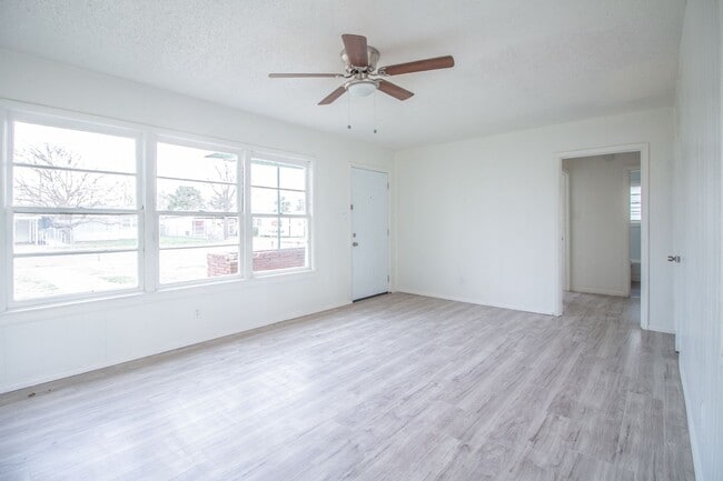 Photo - Updated 2 bed 1 bath home