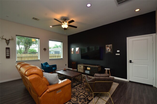 Photo - 6708 Arapahoe St