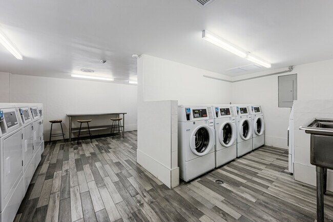 Photo - 555 The West Mall