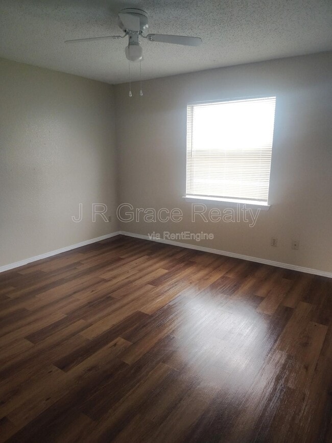 Photo - 5947 Shadydell Dr