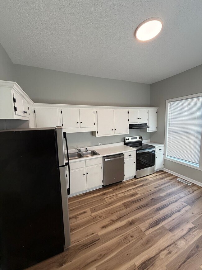 Photo - 2 bedroom, new floors, walkable! Unidad 520-C