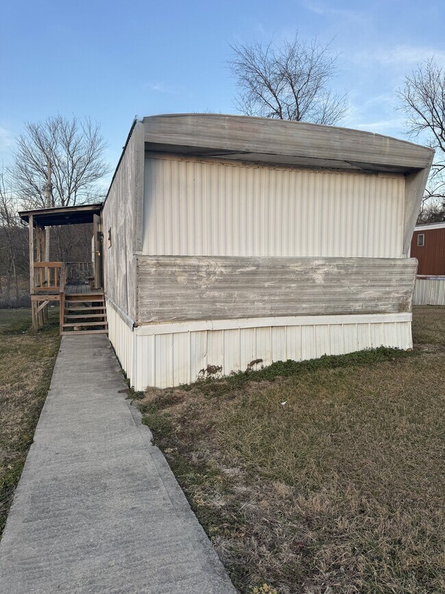Photo - 150 Barry Slaven Dr