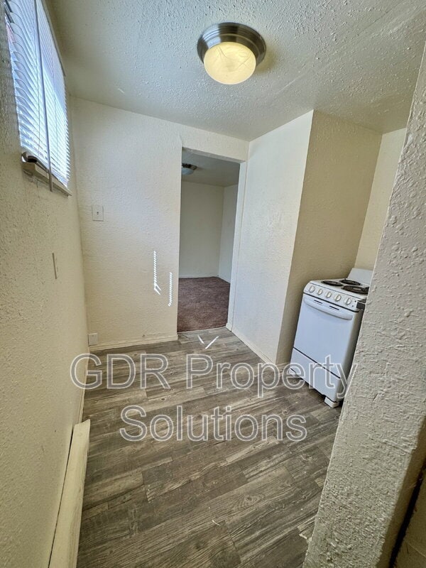 Photo - 304 Texas St NE