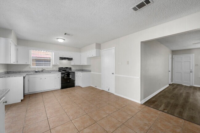 Photo - 1304 S Holly Ave