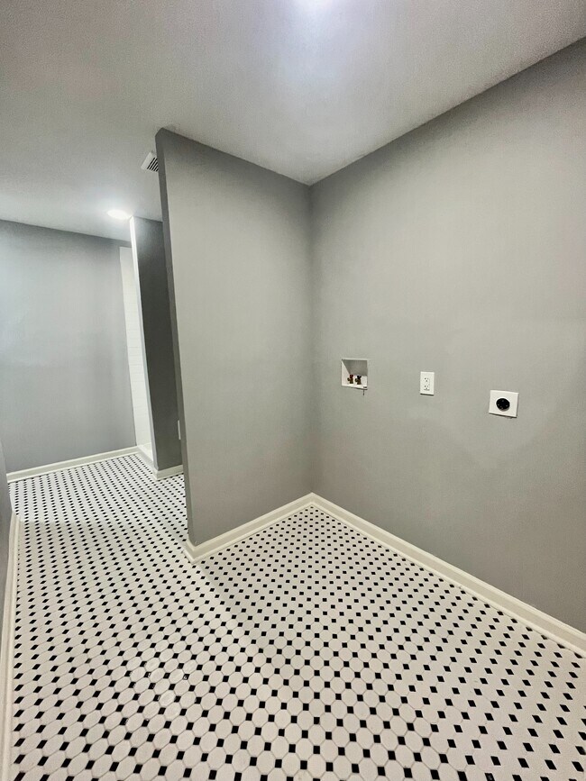 Photo - 3901 Poplar St