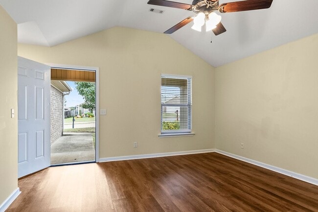 Photo - Nice 3 Bed 2 Bath Available in August! Boo...