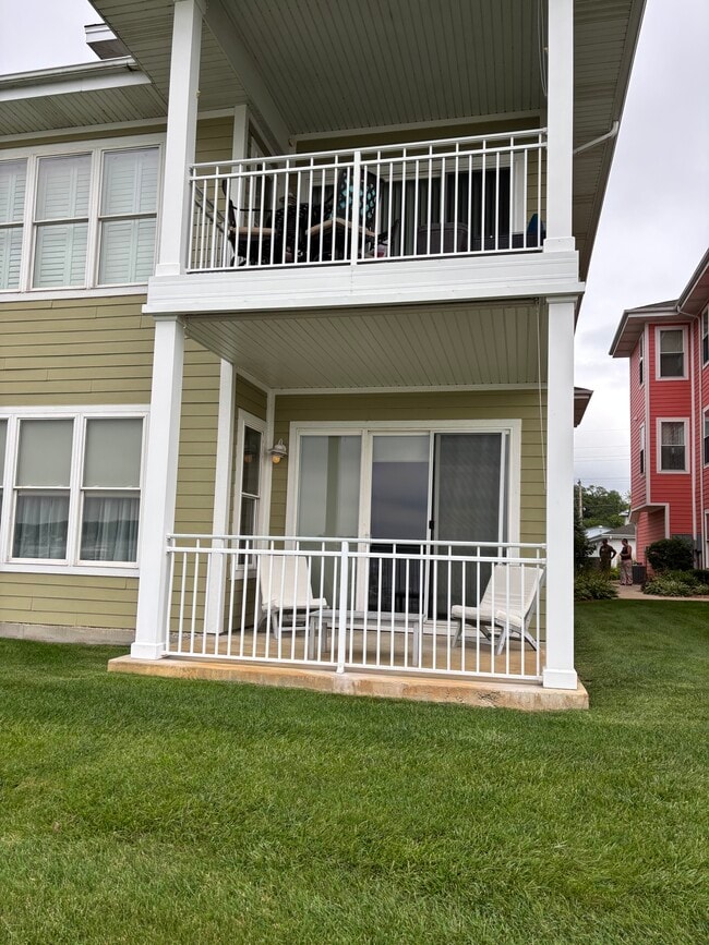 Photo - 13242 Lake Shore Dr Unidad 101