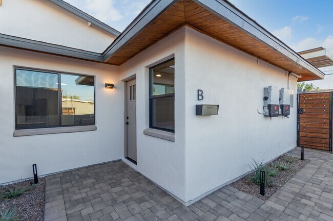 Photo - 4034-4036 E. Moreland St. Unit 4034B