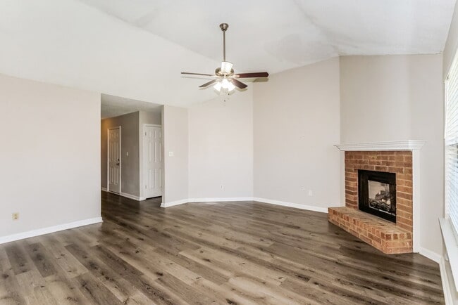 Photo - 7550 Roundleaf Dr