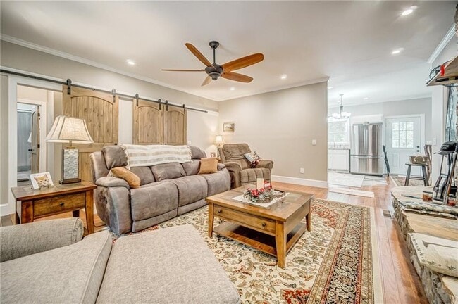 Photo - 5455 Brockton Rd