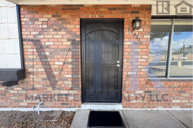 Photo - 3Bed/2Bath Home at Olive Ave/103rd Ave! Ready for Immediate Move-In! -- RV GATE! NO HOA!