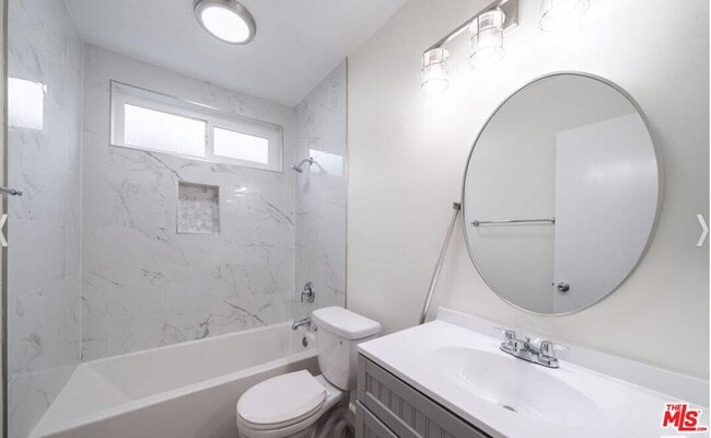 Photo - 13343 Victory Blvd Unidad 2