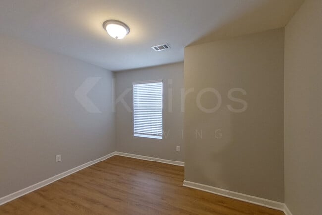 Photo - 232 Long Is Dr