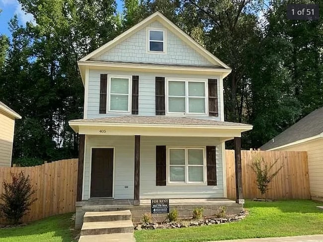 Building Photo - 3 Bedroom/2.5 Bath