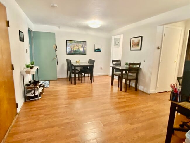 Building Photo - 15 Commonwealth Ct Unit 3
