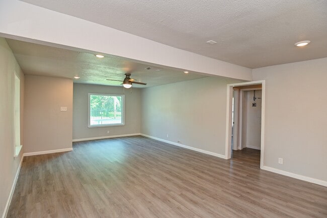 Photo - 4714 Nichols St