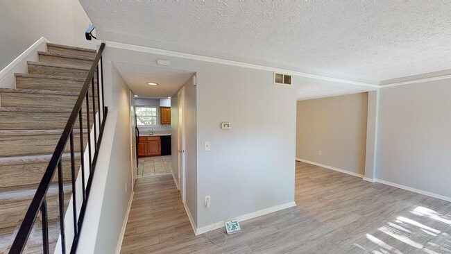 30 Samantha Ct