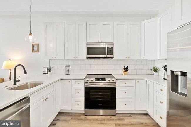 Building Photo - 1735 S 23rd St Unit 2