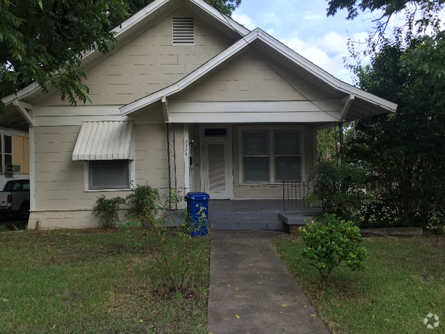 Building Photo - 2324 Sanger Ave Rental