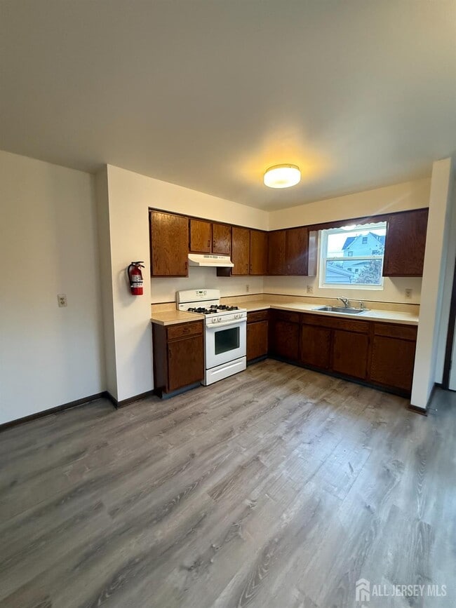 Photo - 710-712-712 Drake Ave