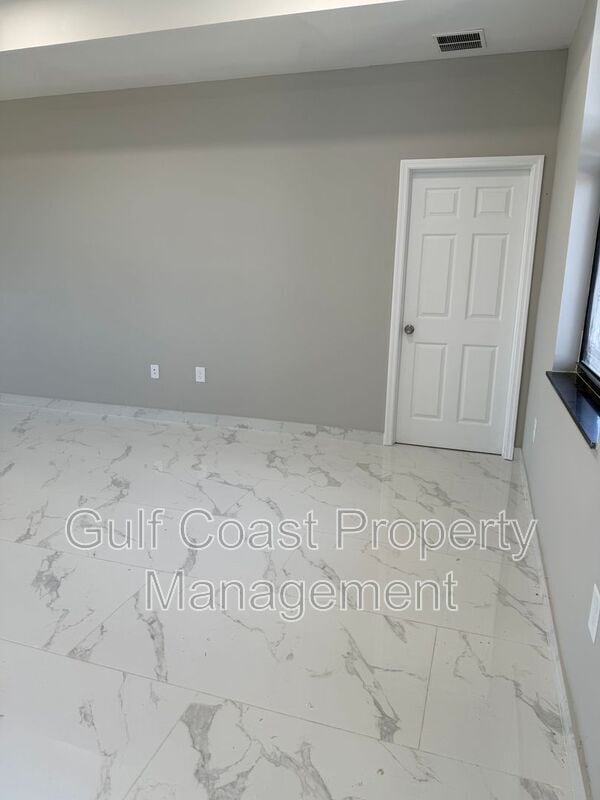 Photo - 1914 NE 18th Ave