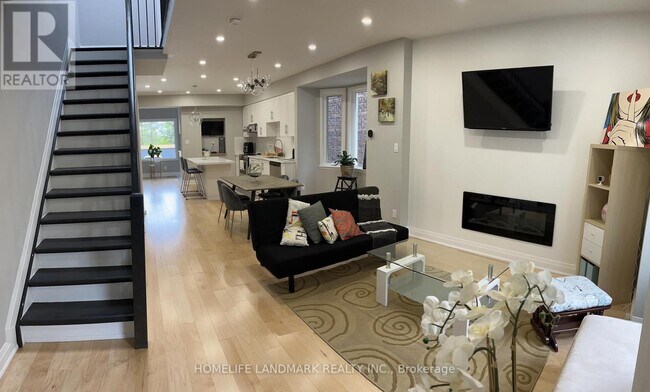 Photo - 1253 Gerrard St E