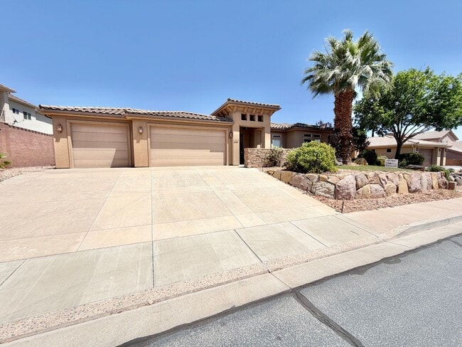 Photo - 4 bed, 2 bath home in the quiet and desirable Castle Rock subdivision.  **PET FRIENDLY**