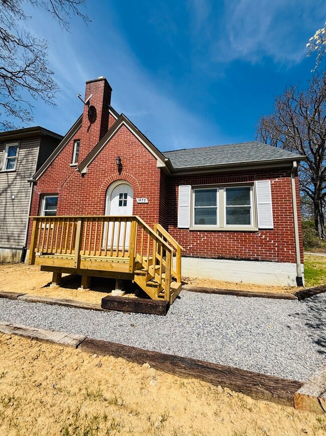 Building Photo - 1470 Roanoke St Unit 1470