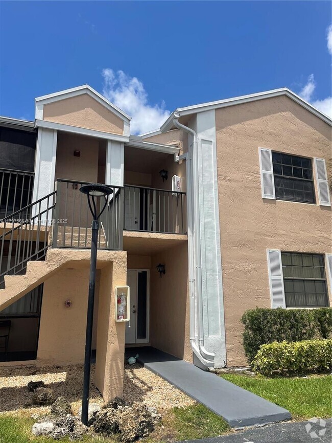 Building Photo - 1190 Washington Cir Unit 1190D Rental