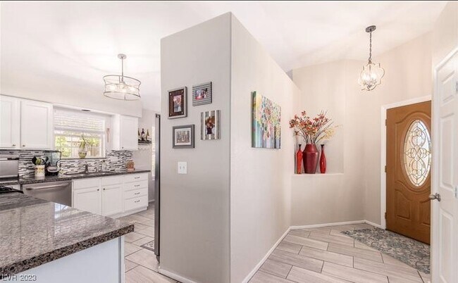 Photo - 5473 Green Palms St