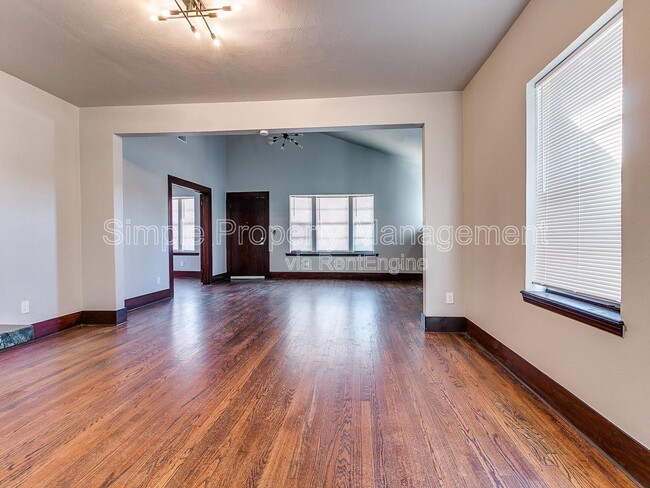 Photo - 421 NW 25th St