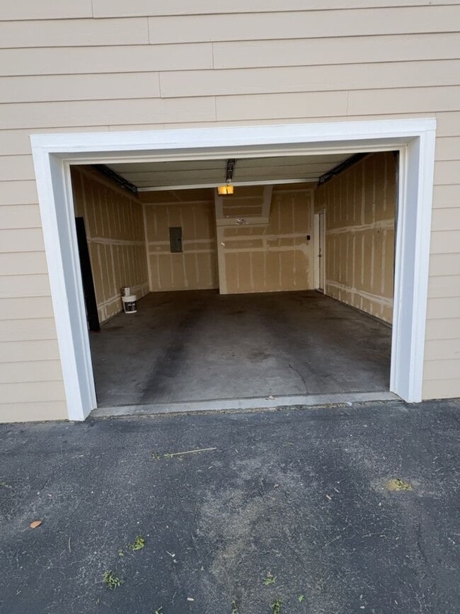 Photo - Spacious 2 Bed, 2 Bath Condo Unit 1