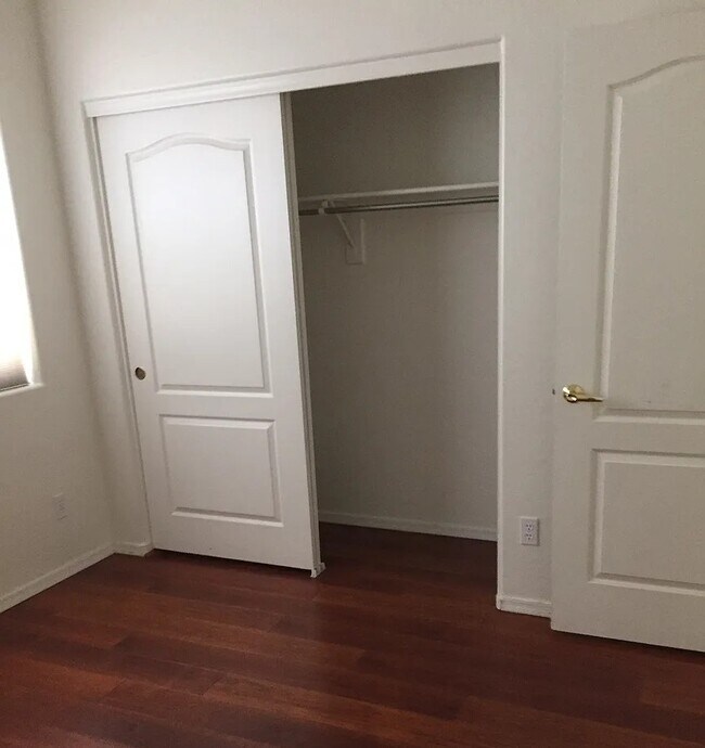 Photo - 5112 E Juniper Ave