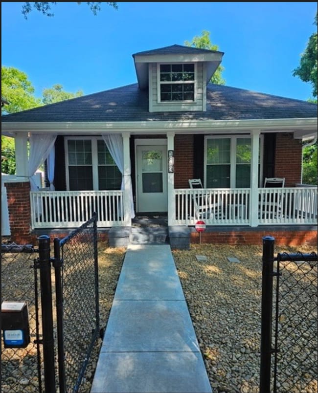 Building Photo - Close to Uptown Condo Living..Without the close to Uptown Condo Price