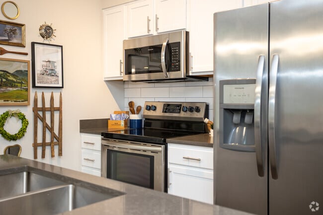 1BR, 1BA - 996SF - Kitchen - The Osprey at Lake Norman