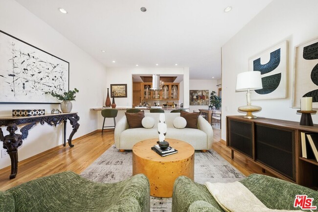 612 S Barrington Ave Unit 213