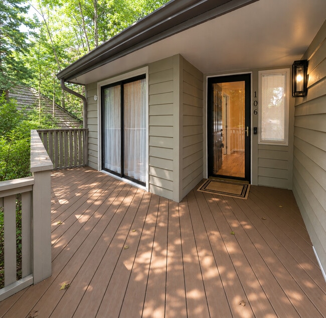Photo - 106 Montrose Dr