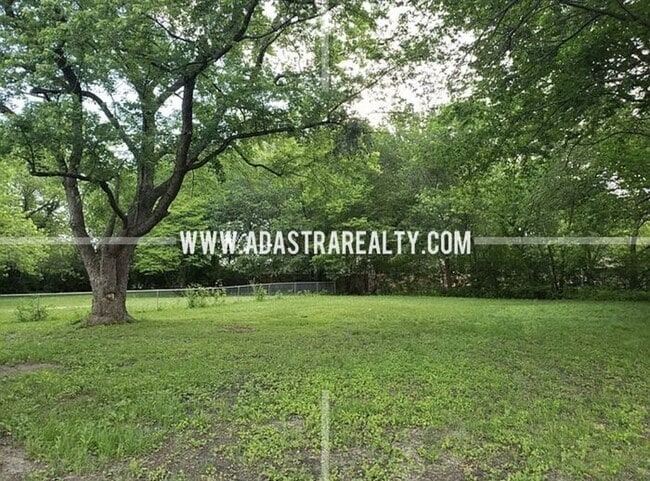 Photo - Spacious Duplex in the Heart of Olathe-Ava...