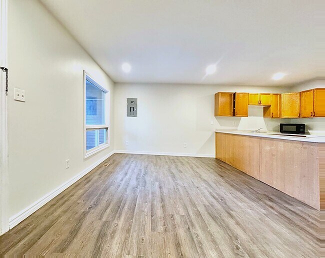 Photo - 59 Queenston St Unit B